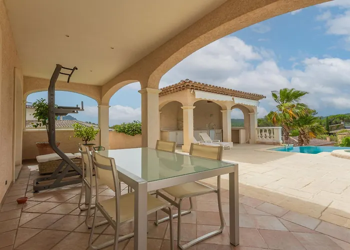 Dans Bonheur * Saint-Raphael (Var)